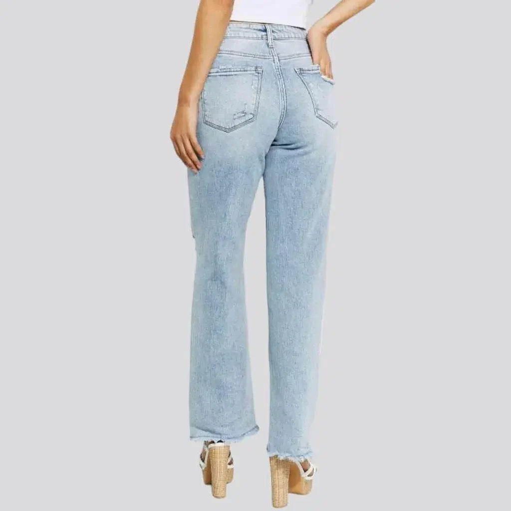 Light-wash vintage jeans
 for women