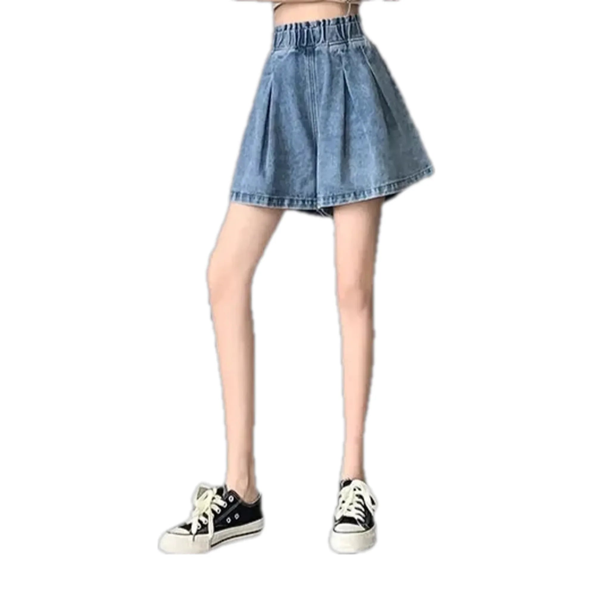 Lightweight fashion wide-fit women's denim shorts