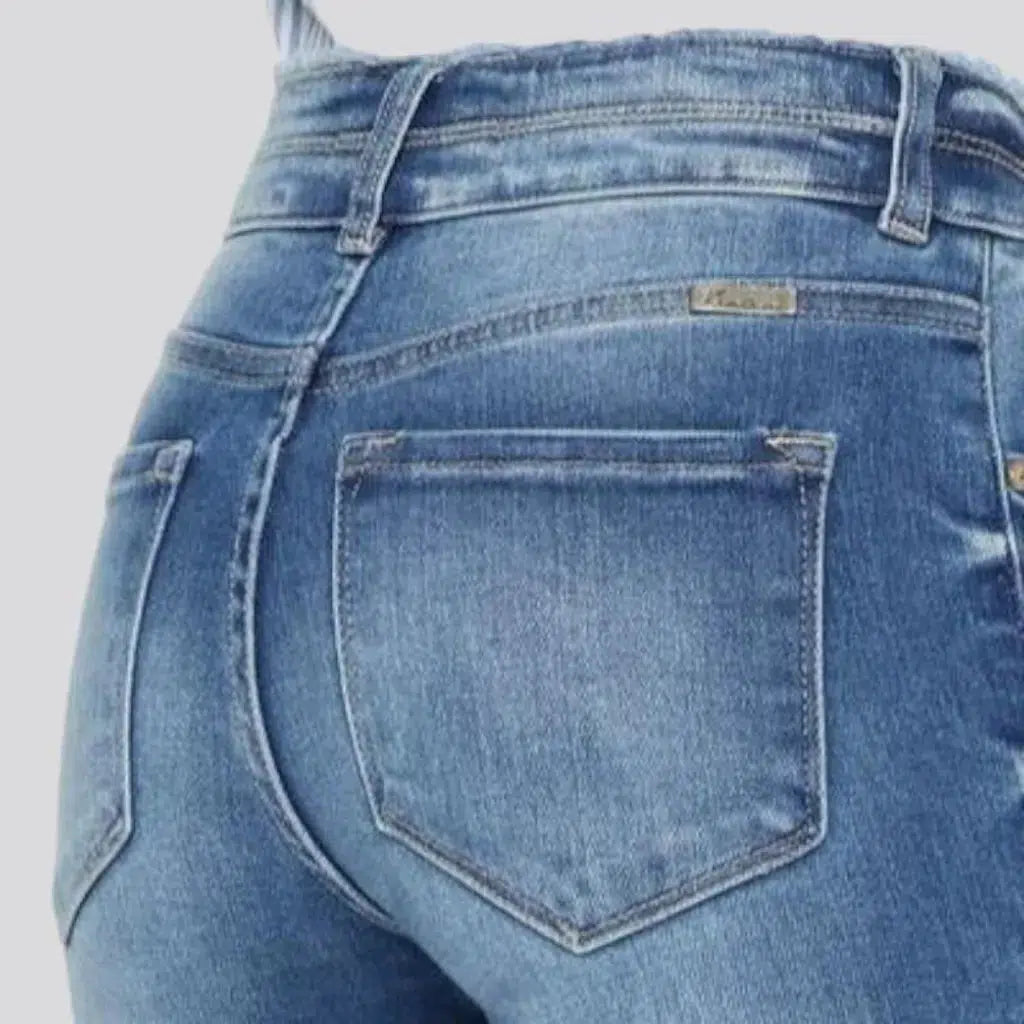 Cutoff-bottoms distressed jeans for women
