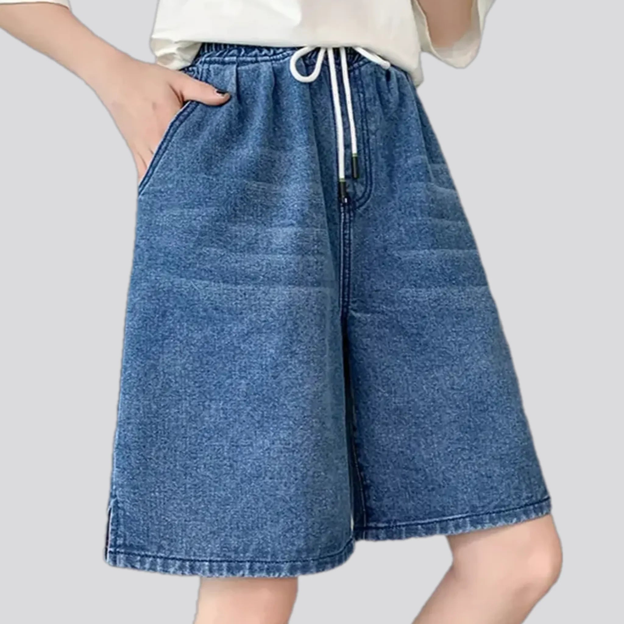 High-waist faded wash fashion women's denim shorts